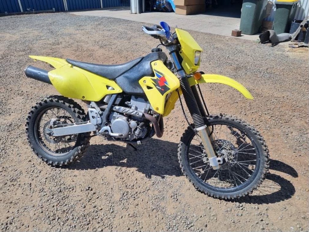 SUZUKI DRZ 400 DIRT BIKE