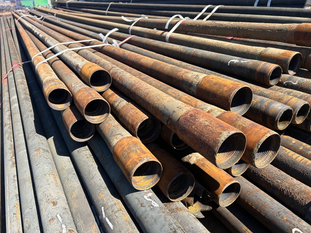 42 X LENGTHS OF 2 7/8" J55 RANGE 2 DRILL TUBING