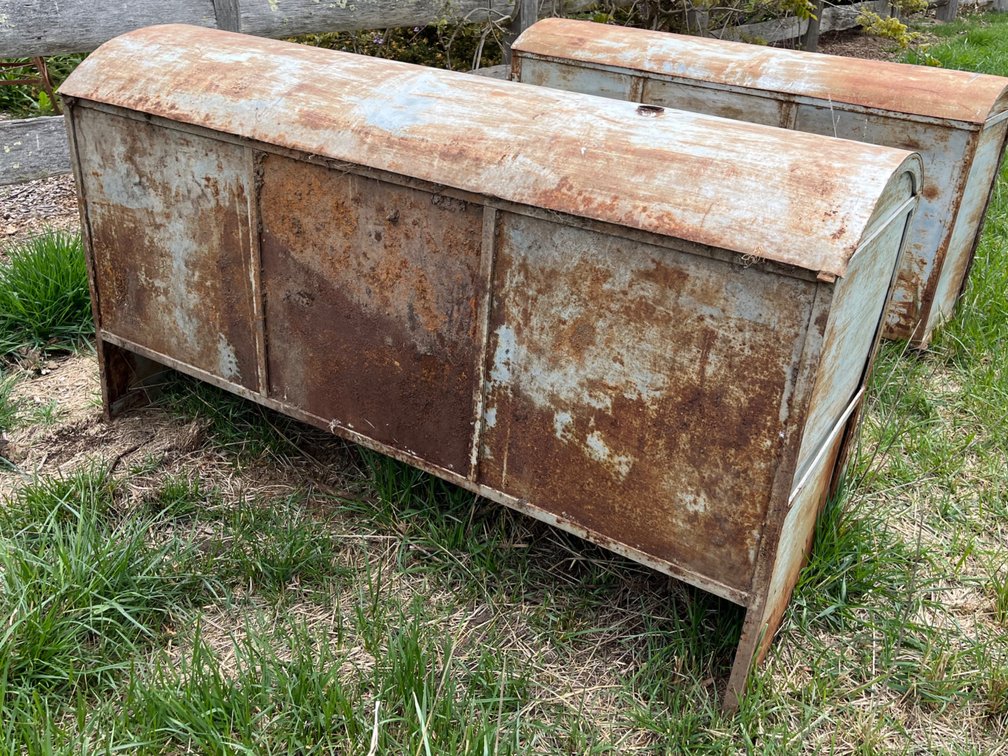 ENCLOSED METAL STORAGE CABINET
