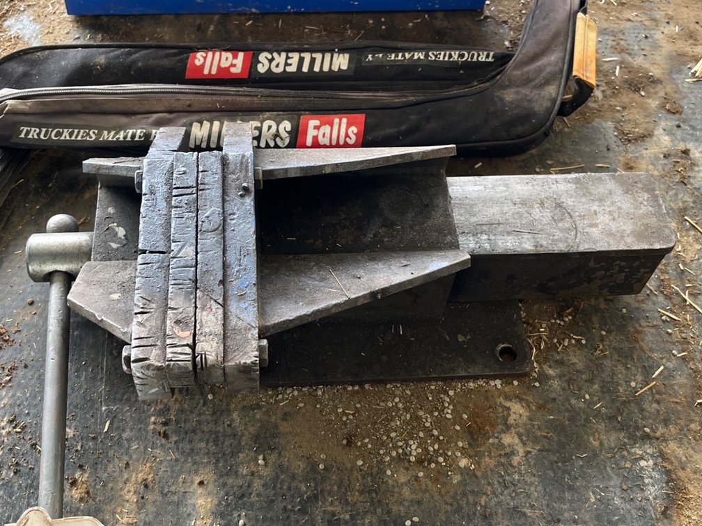 HEAVY DUTY BENCH VICE