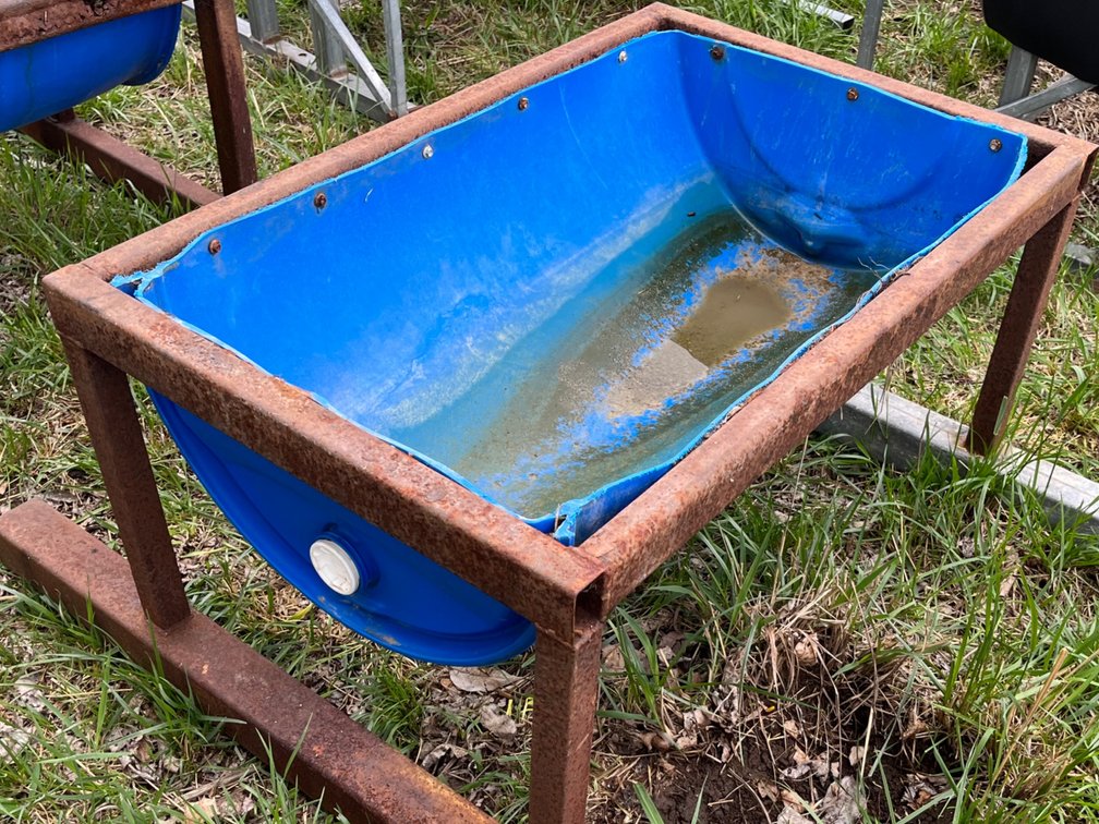 1 x POLY STOCK TROUGH WITH 3FT STEEL FRAME (SMALL)
