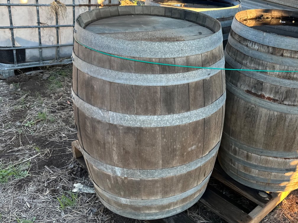 1 x VINTAGE WOODEN WINE BARREL (SELLING #1 OF 4 BARRELS)