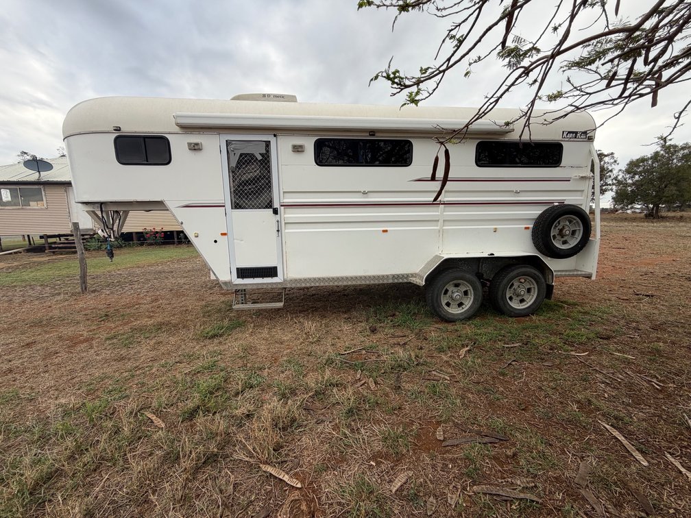 2005 Karakar 2 horse Gooseneck
