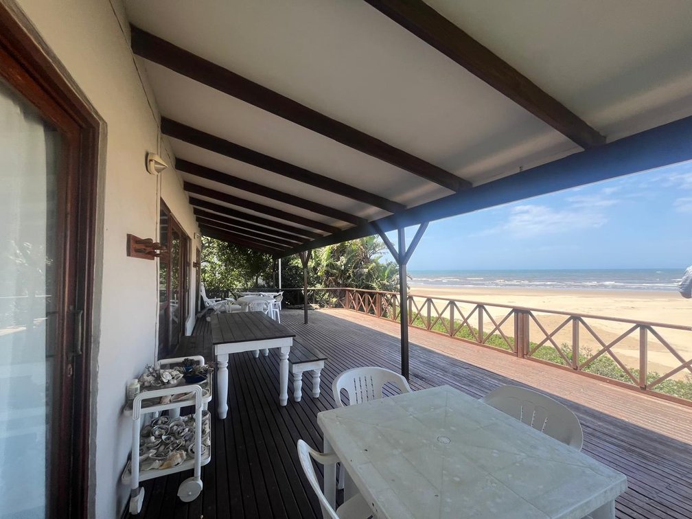 Fully furnished 4 Bedroom house on the beach on auction in Mgwalana