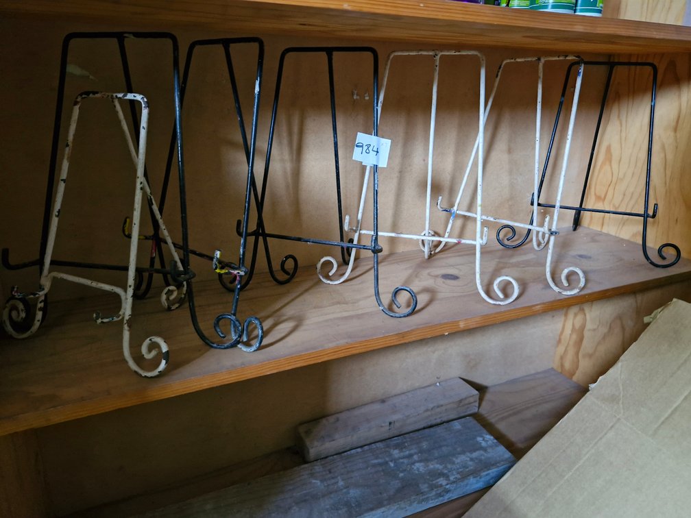 7 Metal Tabletop Display and Plate Stands