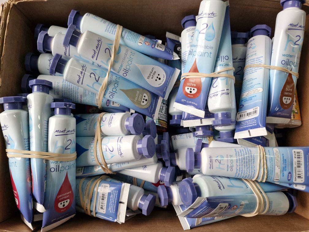 104 Mixed Artist Oil Colours – Assorted Brands and Sizes