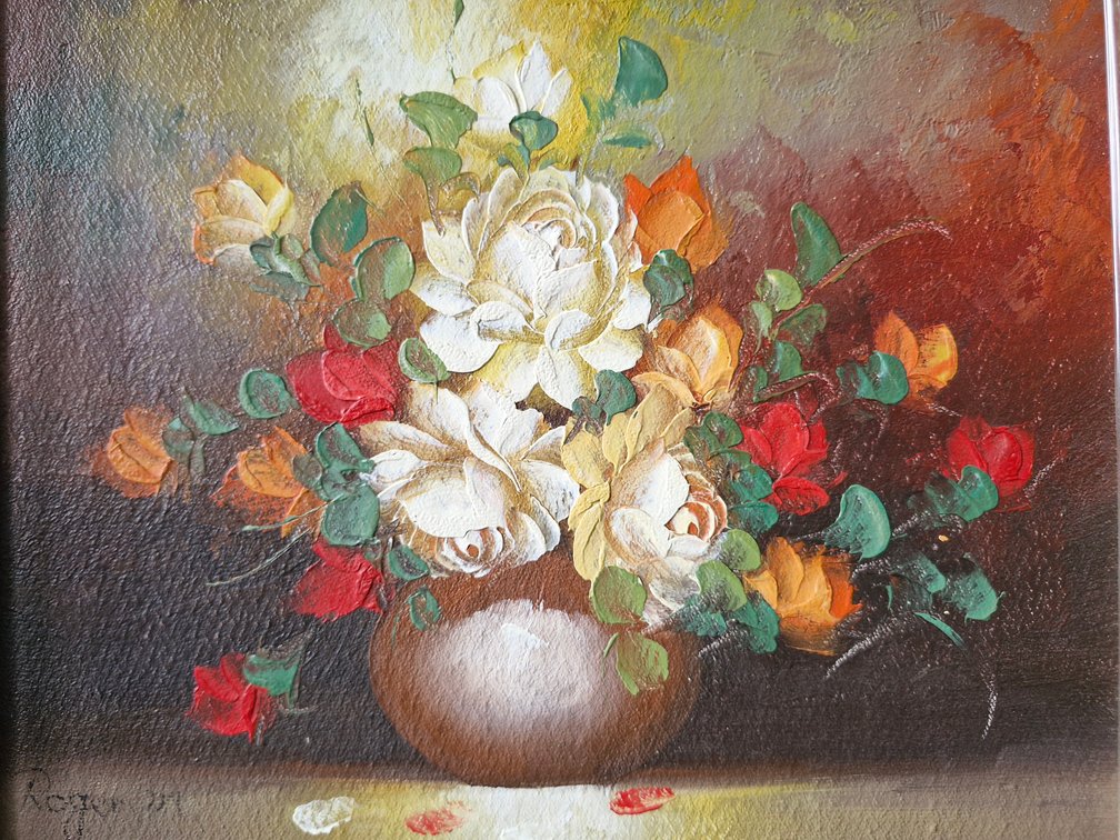 Roger M - Vase Roses