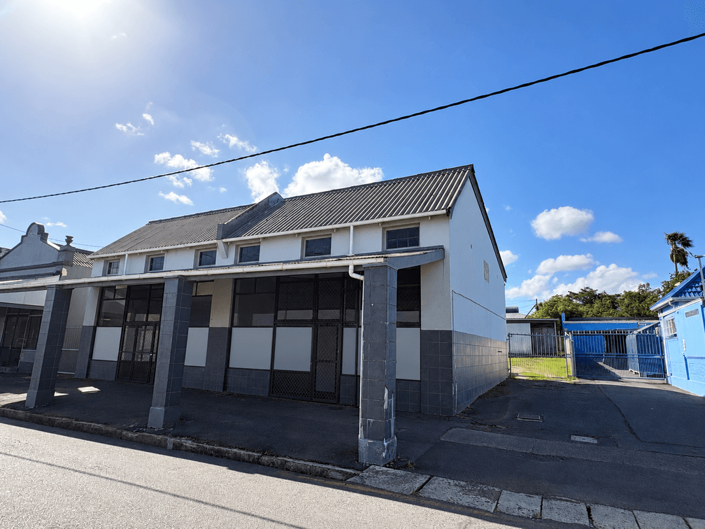 Vincent -  VERSATILE COMMERCIAL SPACE WITH EXCELLENT VISIBILITY, SHOP FRONT, WAREHOUSING & YARD