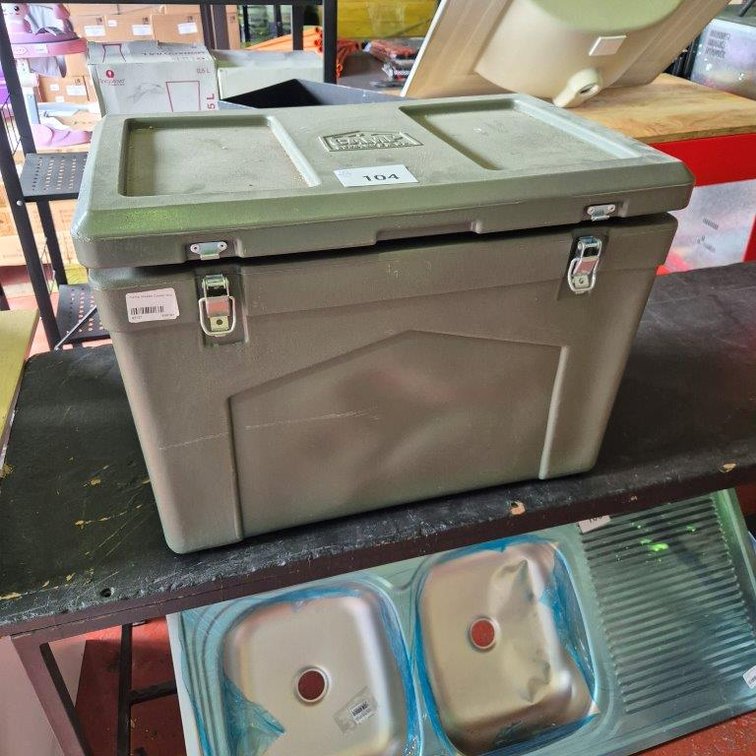 Camp Master Cooler Box