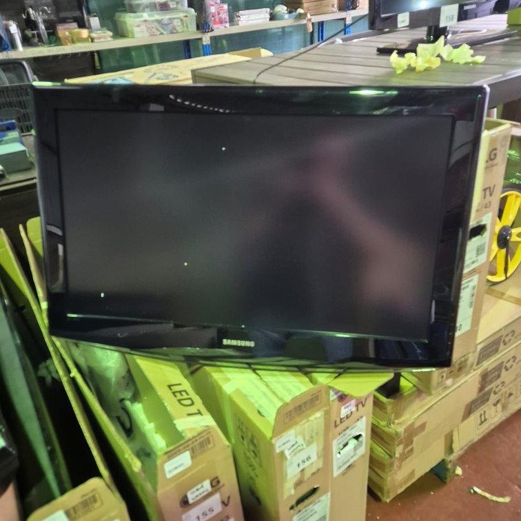 Samsung 32 Inch LCD TV - With Remote - Tested - Working