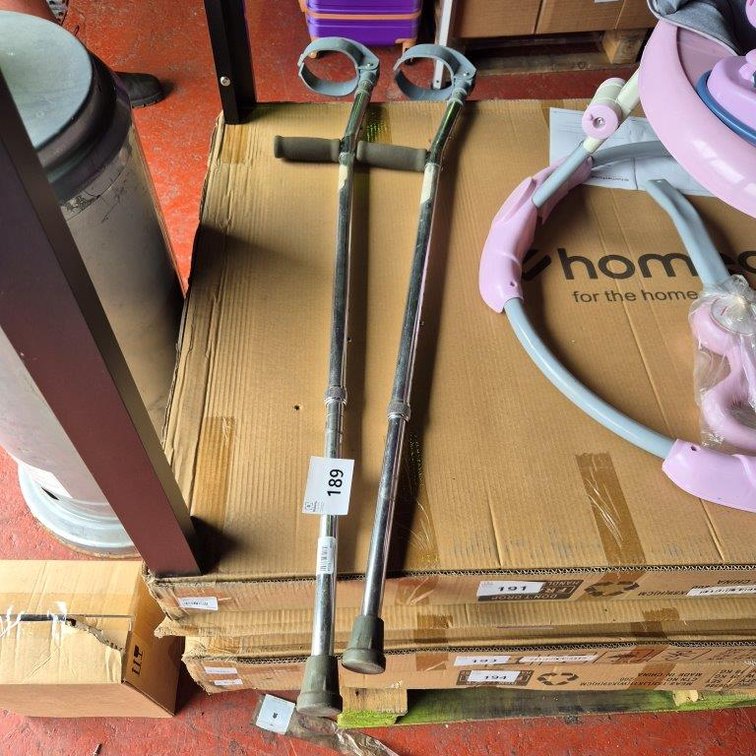 2 x Crutches