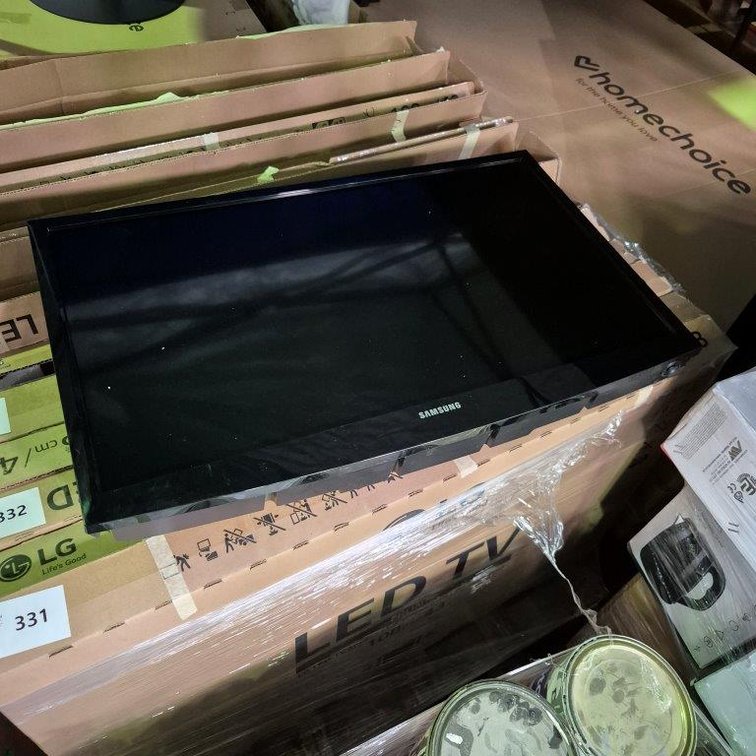 1 x Samsung 32 Inch LCD TV - With Remote - Tested - Working
