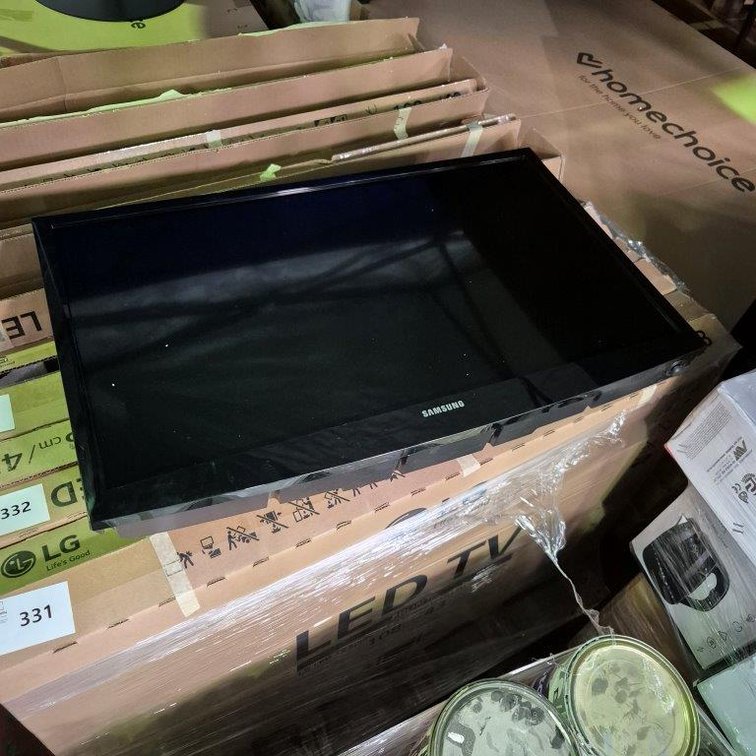 1 x Samsung 32 Inch LCD TV - With Remote - Tested - Working