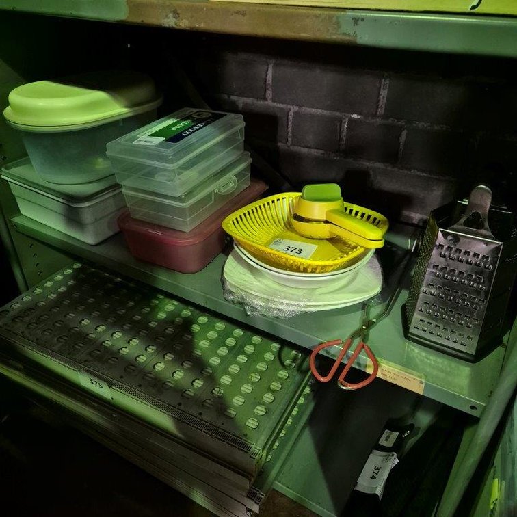 Lot Assorted Kitchen Items