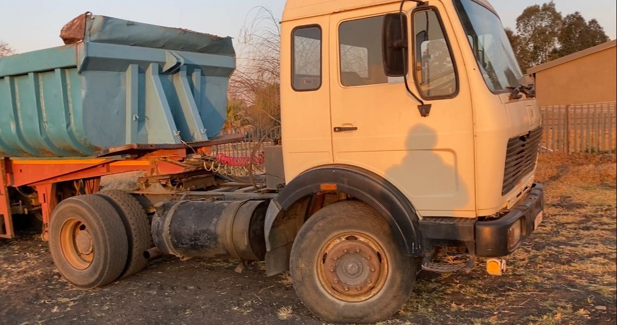 Mercedes Truck with Tip Trailer Combo 
