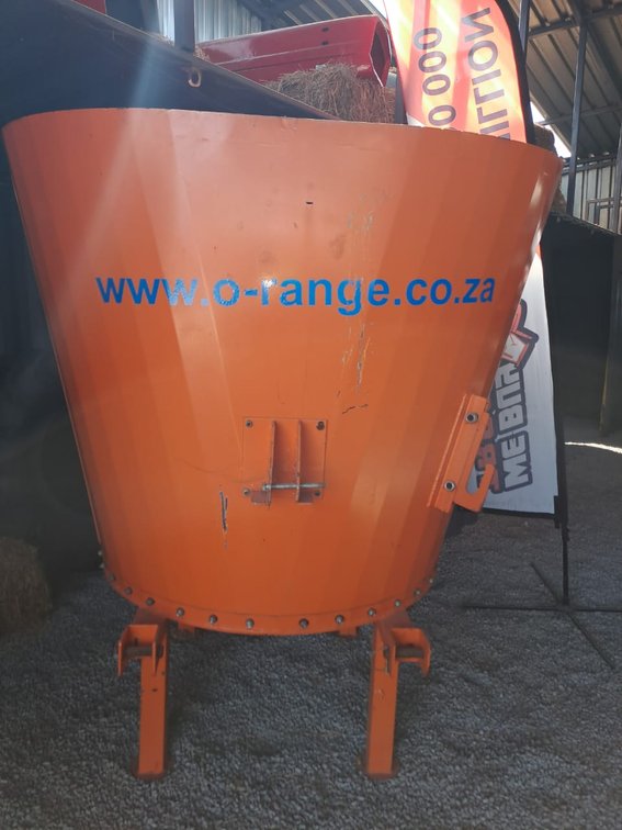 2019 2 Cube Orange Feed Mixer 