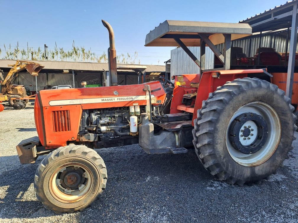 Massey Ferguson 475 2x4 Tractor (2)