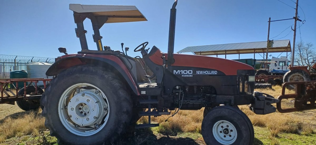 New Holland M100