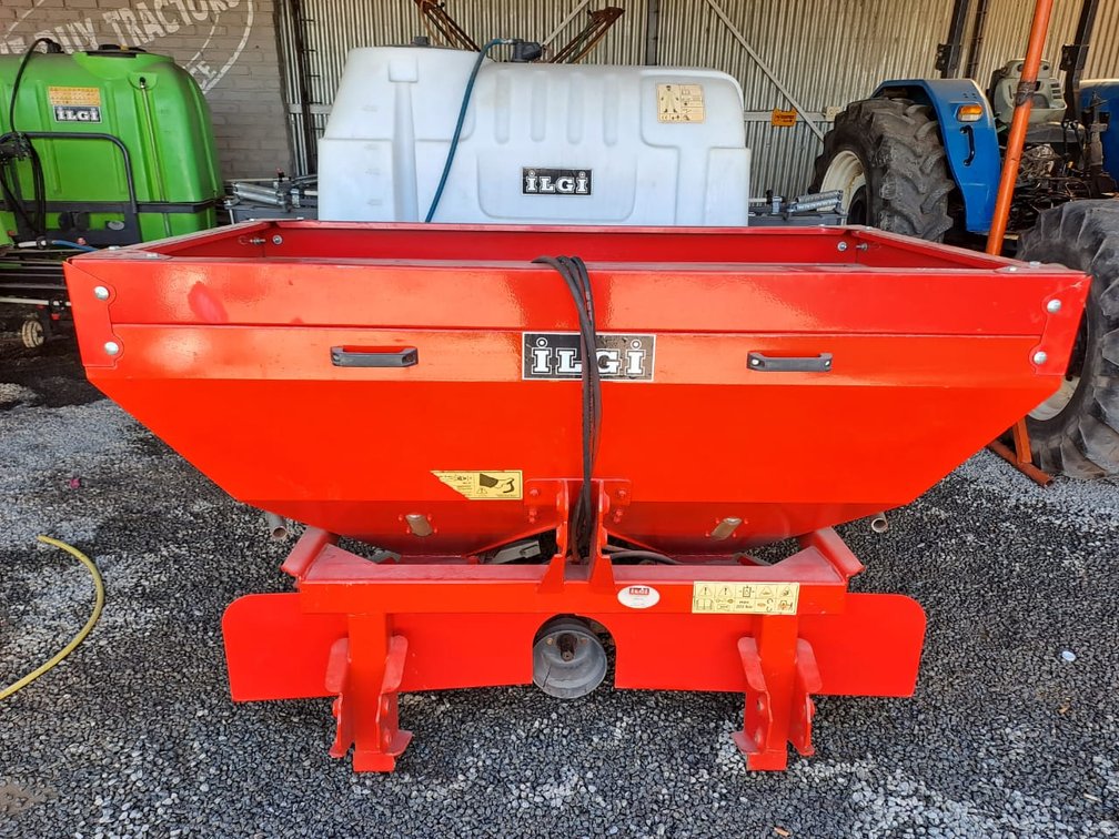 ILGi Fertilizer Spreader - No PTO Shaft   (1)