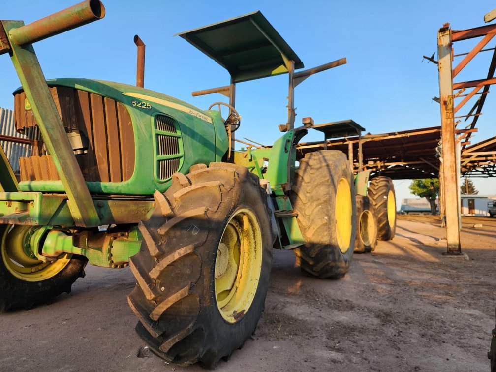2x 2013 John Deere 6225 4x4 (Sold as a pair)