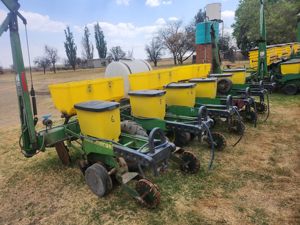 6 Row John Deere Planter with Monitor 