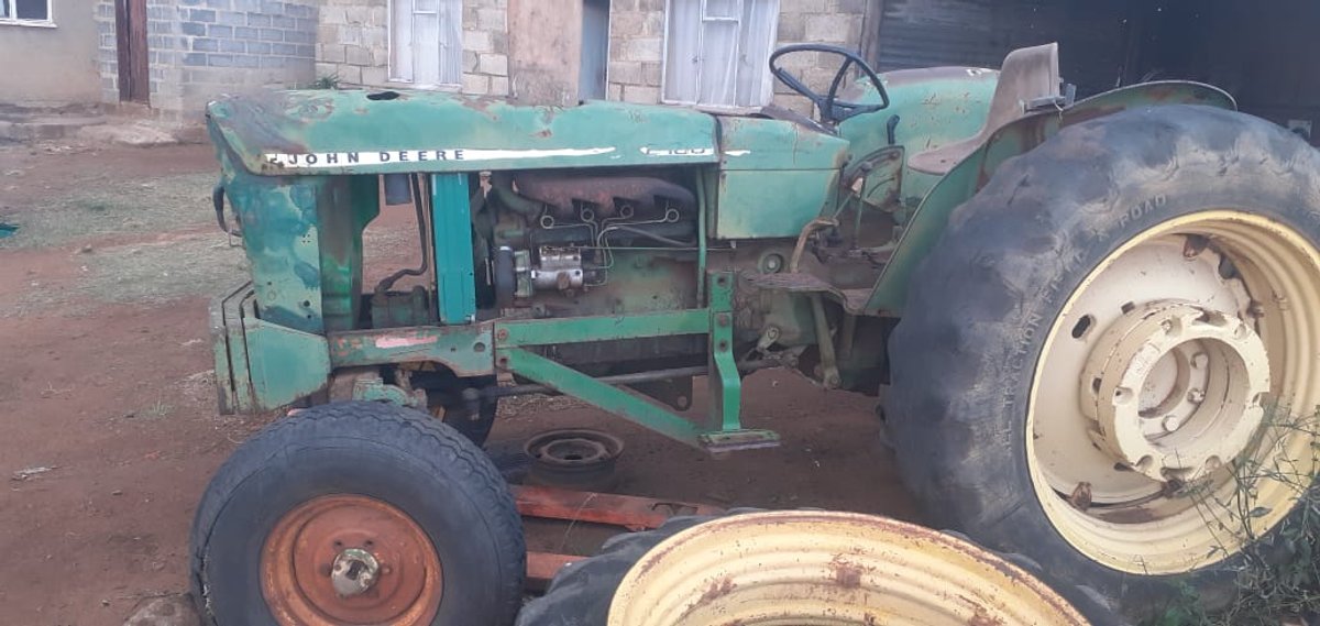 John Deere 2130