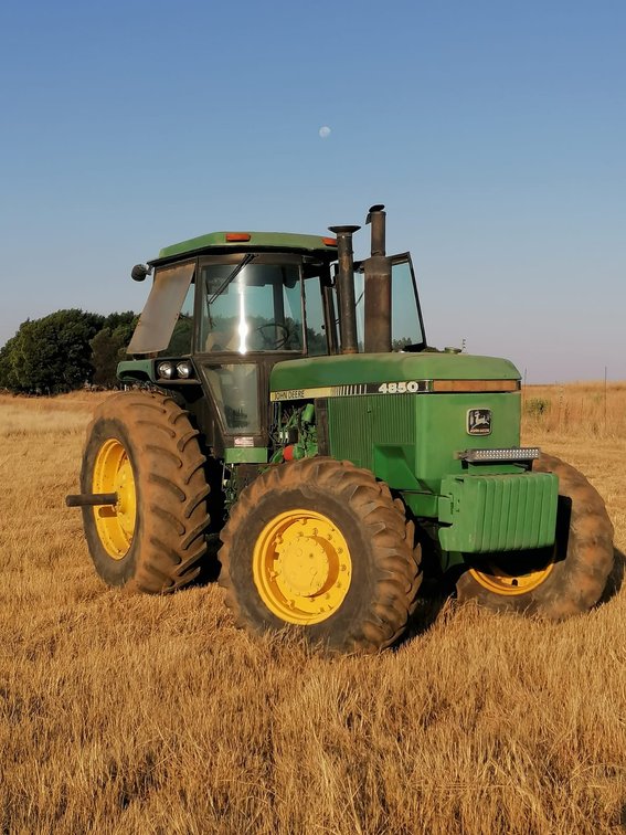 John Deere 4850  Tractor