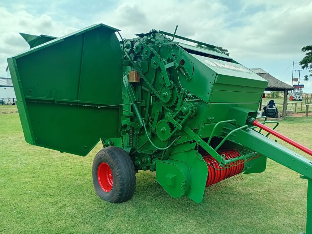 Fedmech Gallignani 9550 Baler