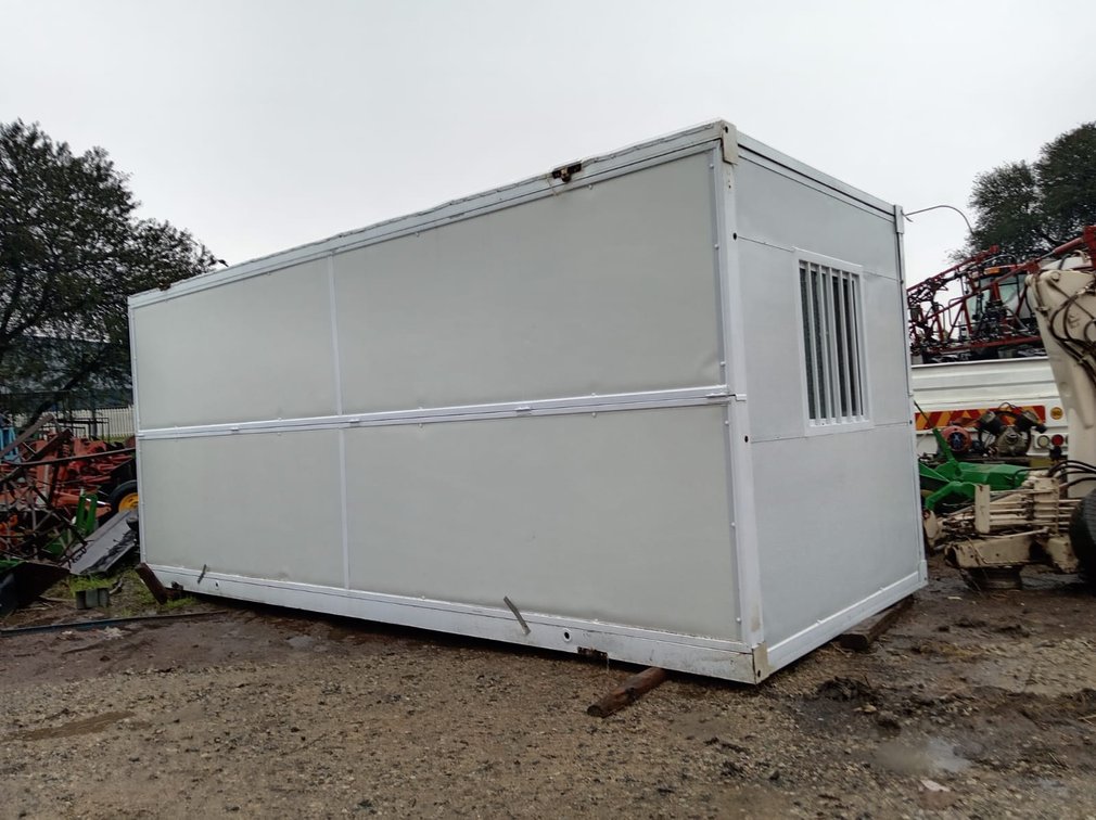 5.8 METRE CONTAINER