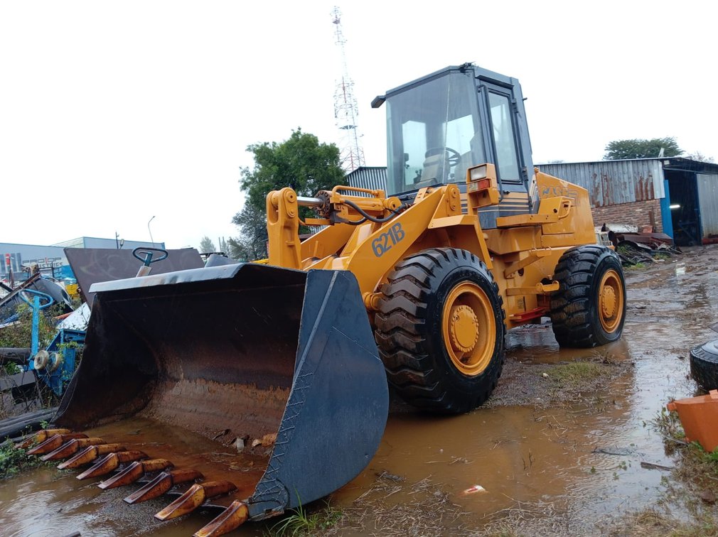 CASE 621B FRONT END LOADER