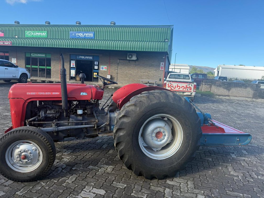 MF35x with Slasher Tractor
