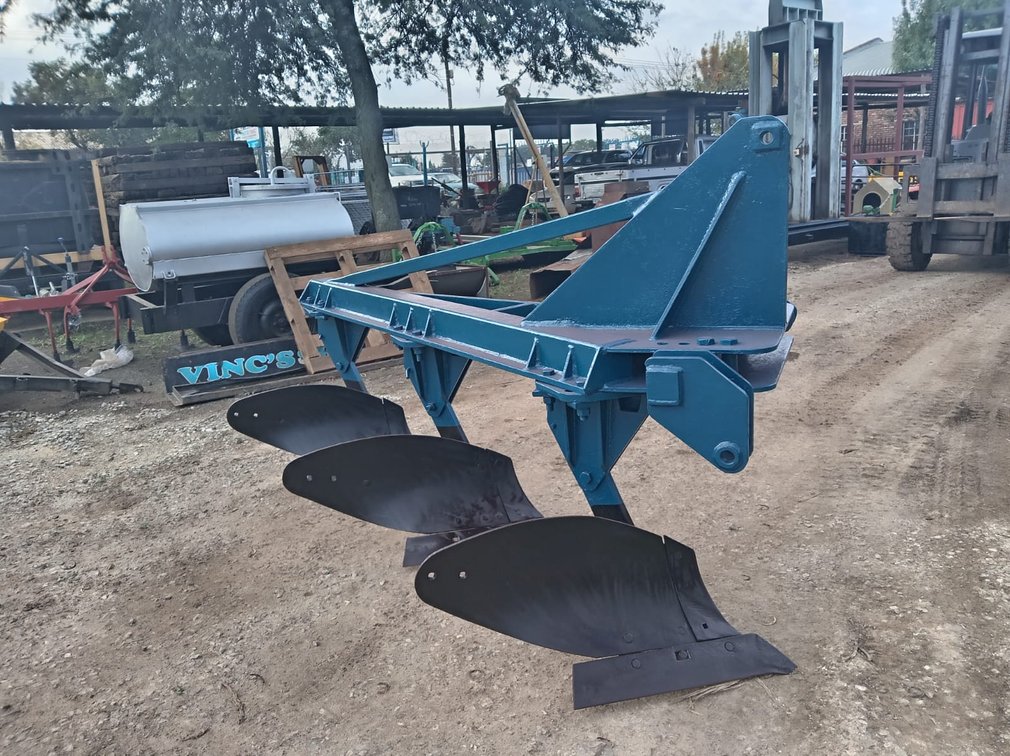 3 FURROW BEAM PLOUGH