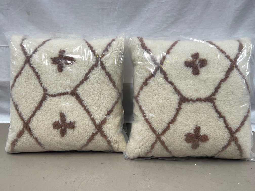 Image for Roam & Loom Auction 02.03.25 MO132622