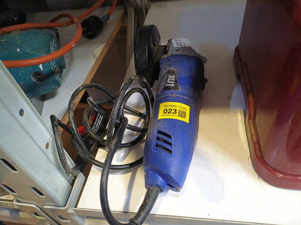 XU1 240V Angle Grinder