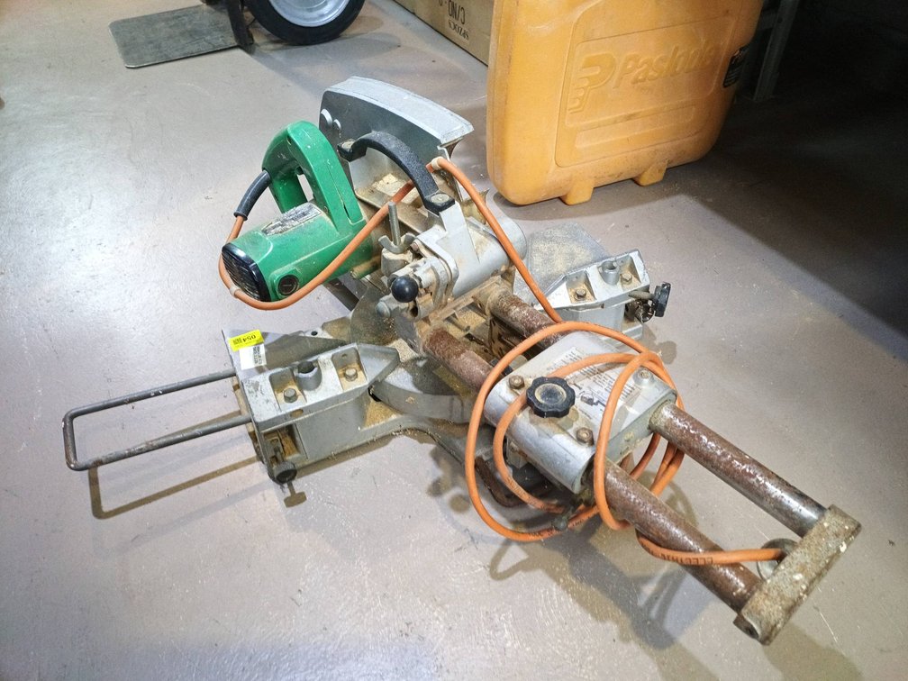 Hitachi C8F Compound Saw