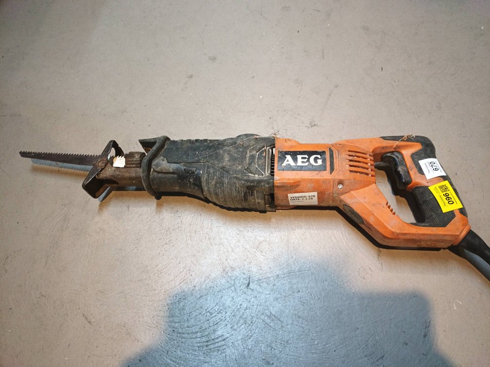 AEG US900XE Reciprocating Saw
