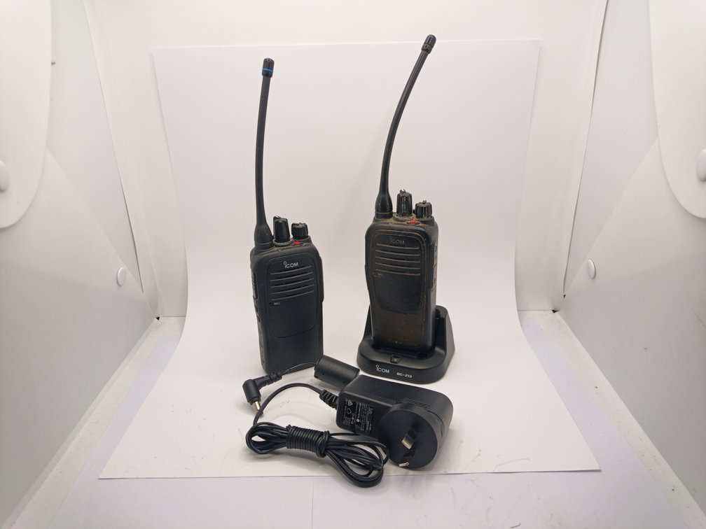 Icom Walkie-Talkie x2