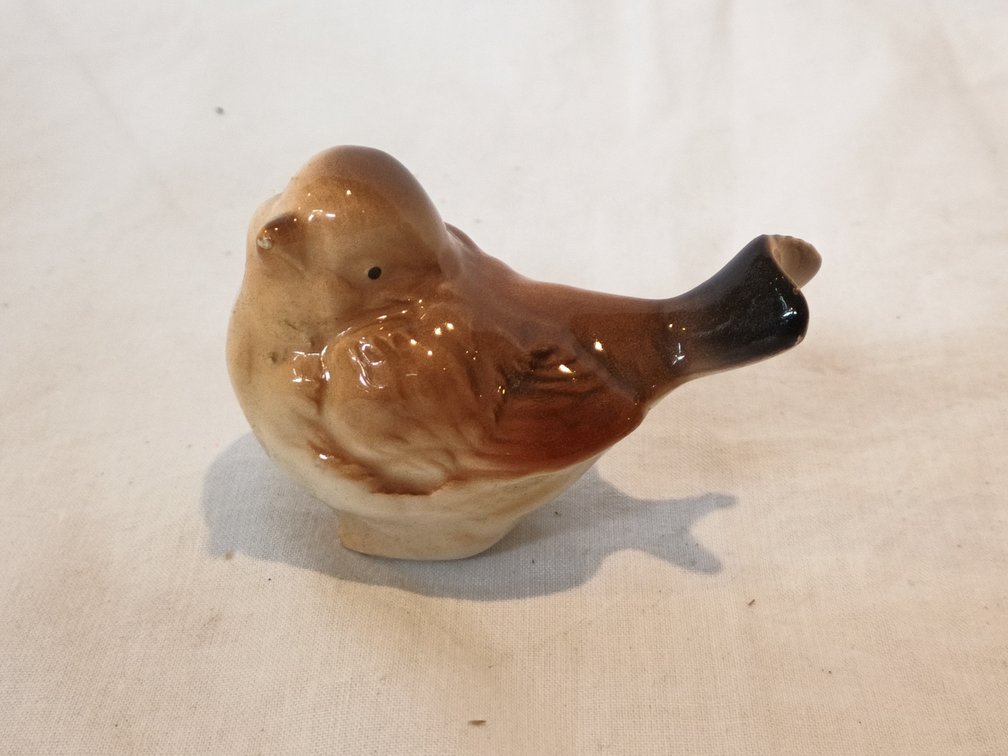 Ceramic Bird Figurines x 60