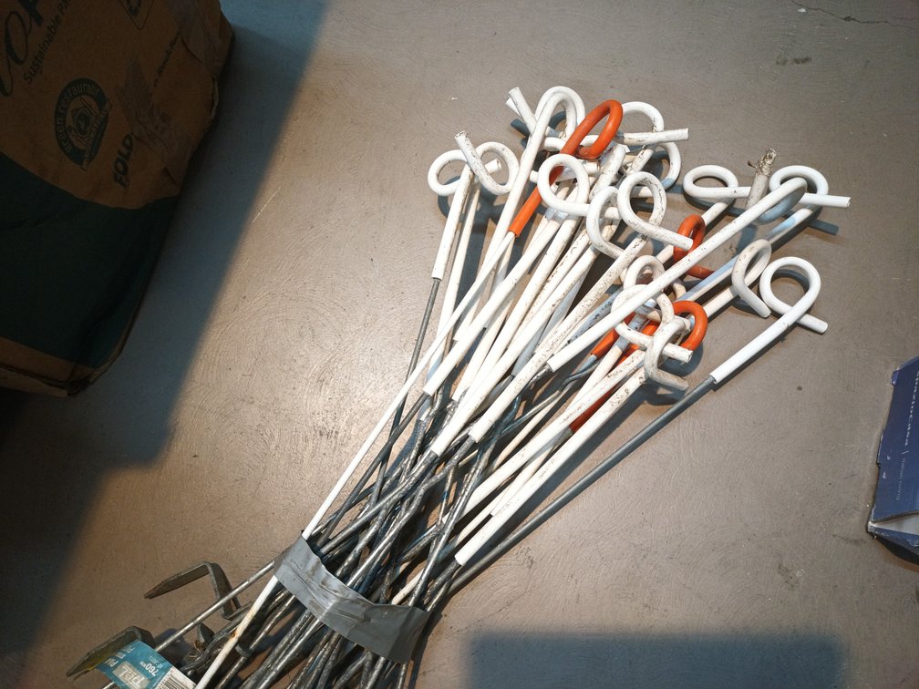 PEL Pigtail Fence Posts x 10