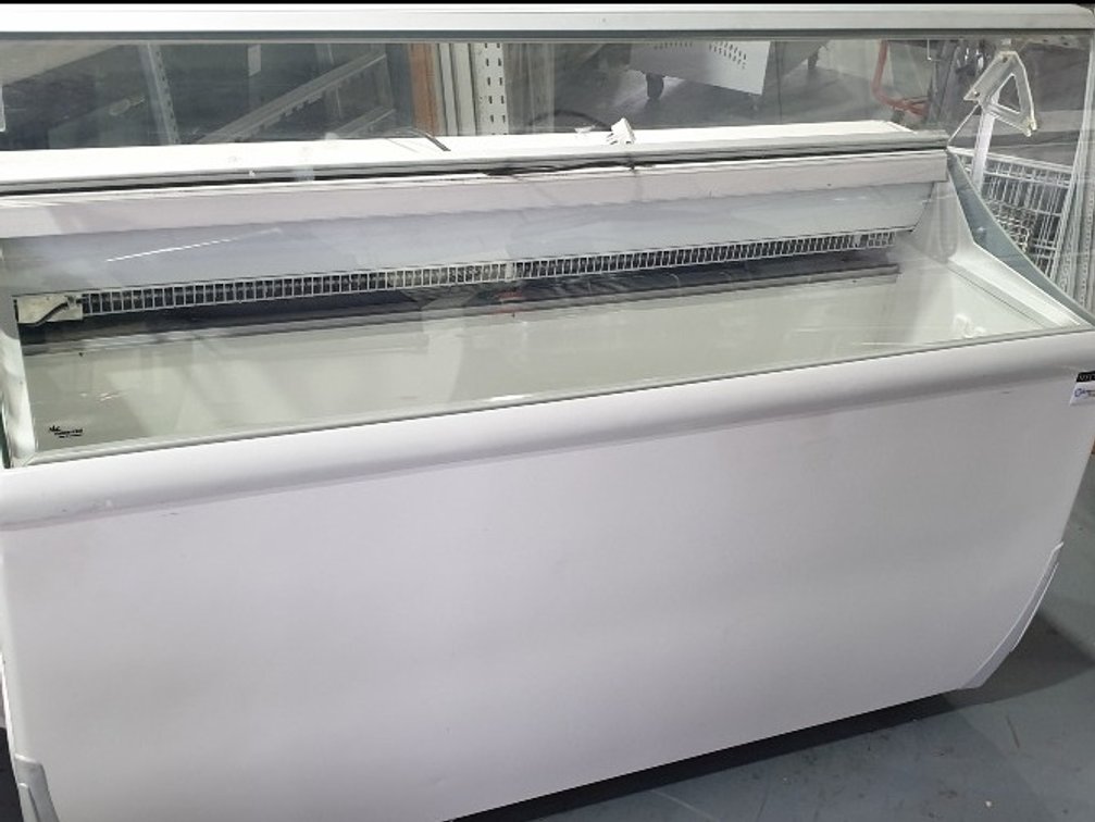 Tefcold 9-pan Ice Cream Display