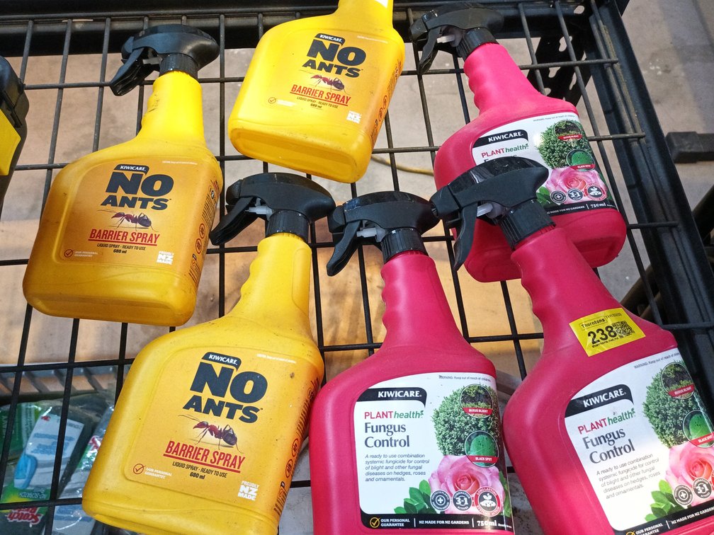 Kiwicare Garden Sprays x 6