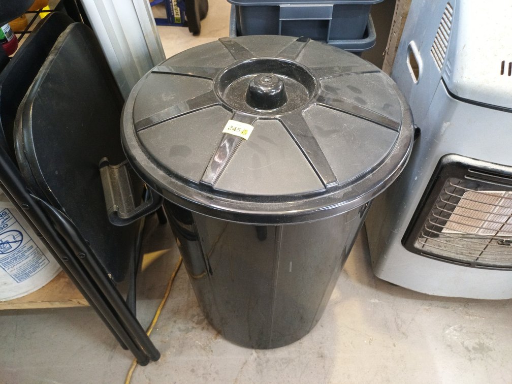 Plastic Utility Bins and Wastebaskets