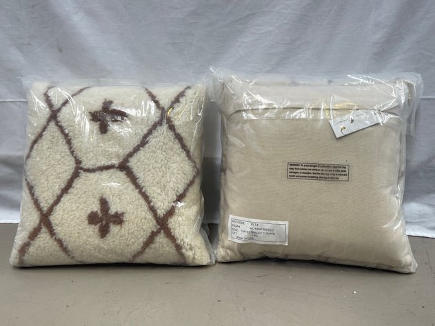 Image for Roam & Loom Auction 02.03.25 MO132622