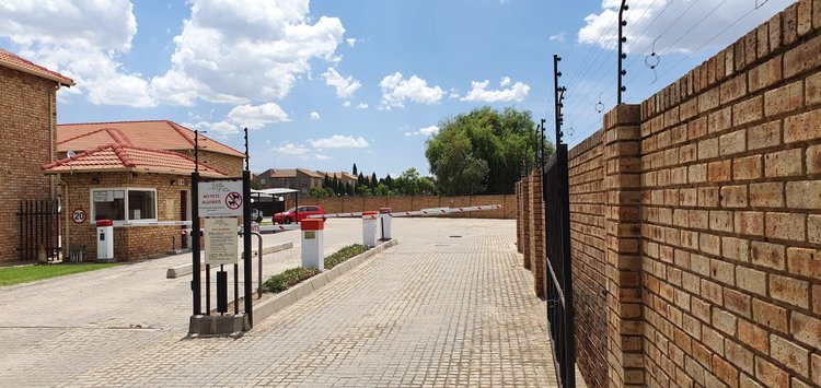 Image for 3 Bedroom Apartment in Rynfield Online Auction