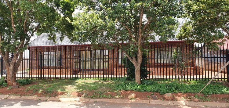 Image for Ideal 3 Bedroom Family Home Online Auction (7 Day Confirmation - STC)