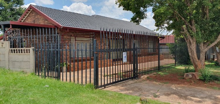 Image for Ideal 3 Bedroom Family Home Online Auction (7 Day Confirmation - STC)