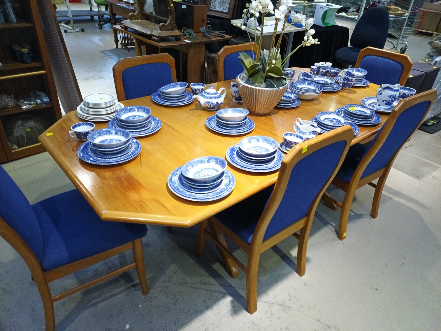 Image for Antiques & Collectables Estate Auction TH240801